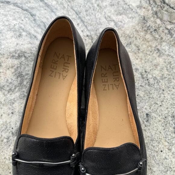 Women's Naturalizer Black Emiline Flat Sandals size 5.5 - Picture 2 of 9